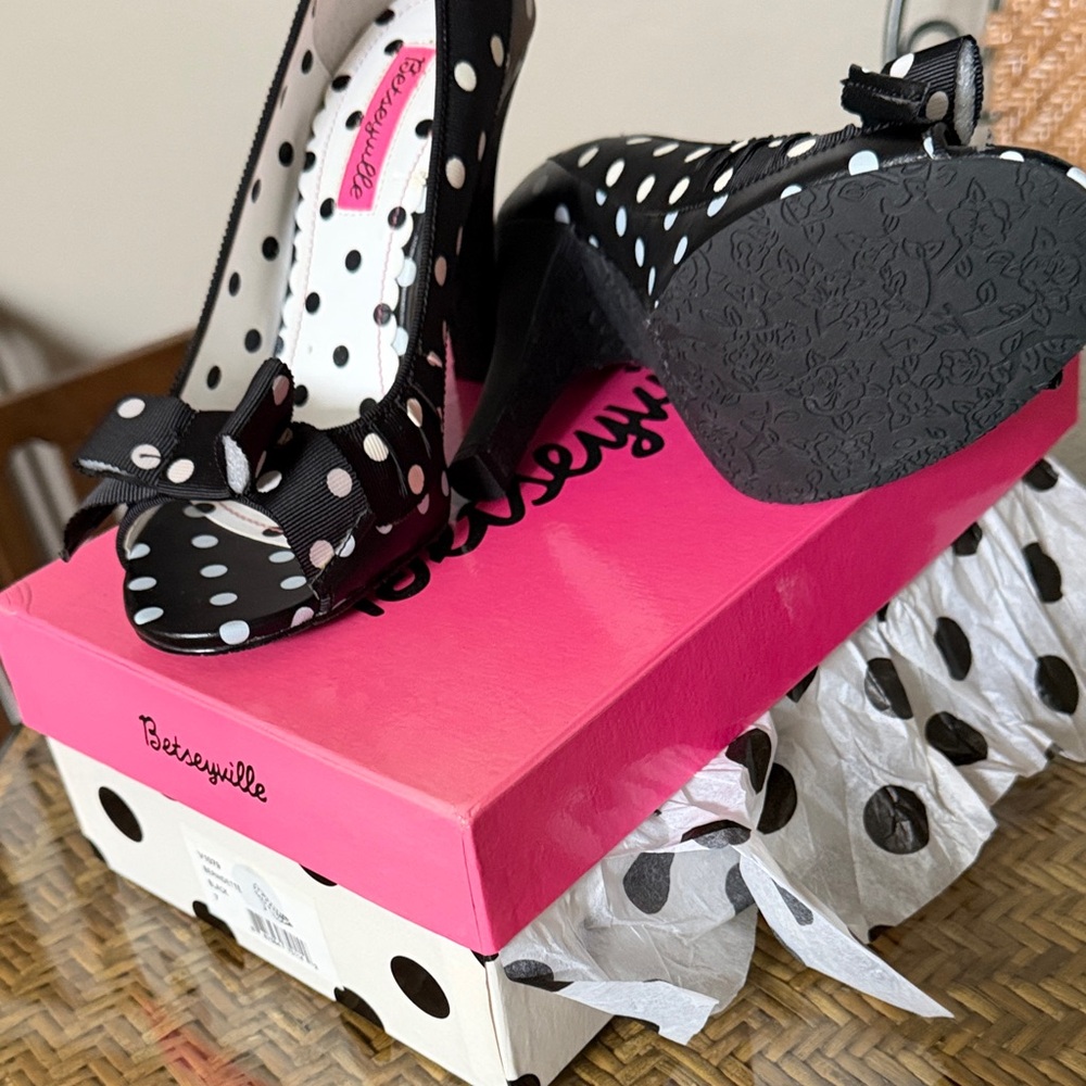 Betsey Johnson Black and White Polka Dot Heels - Picture 2 of 6